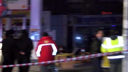 Devrilen ATM'deki paraları görevliler böyle aldı