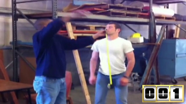 600 coups dans les burnes en 600 secondes - Compilation douloureuse pour les hommes