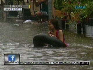 24 Oras: Baha, umabot hanggang dibdib; mga residente, gumamit na ng bangka