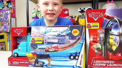 Télécharger la video: Disney Cars Lightning McQueen Toys Color Changers Playsets by Mattel Toy Cars Kinder Playtime