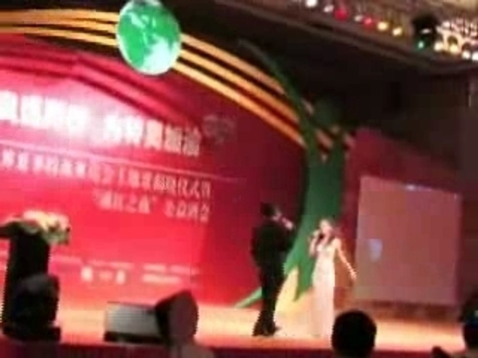 Special Olympics Theme Song Performance by Sun Ho & Sun Nan