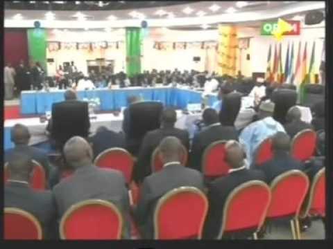 Passation du témoin entre YAYI Boni et Alassane OUATTARAau Sommet des Chefs d'Etat de l'UEMOA.