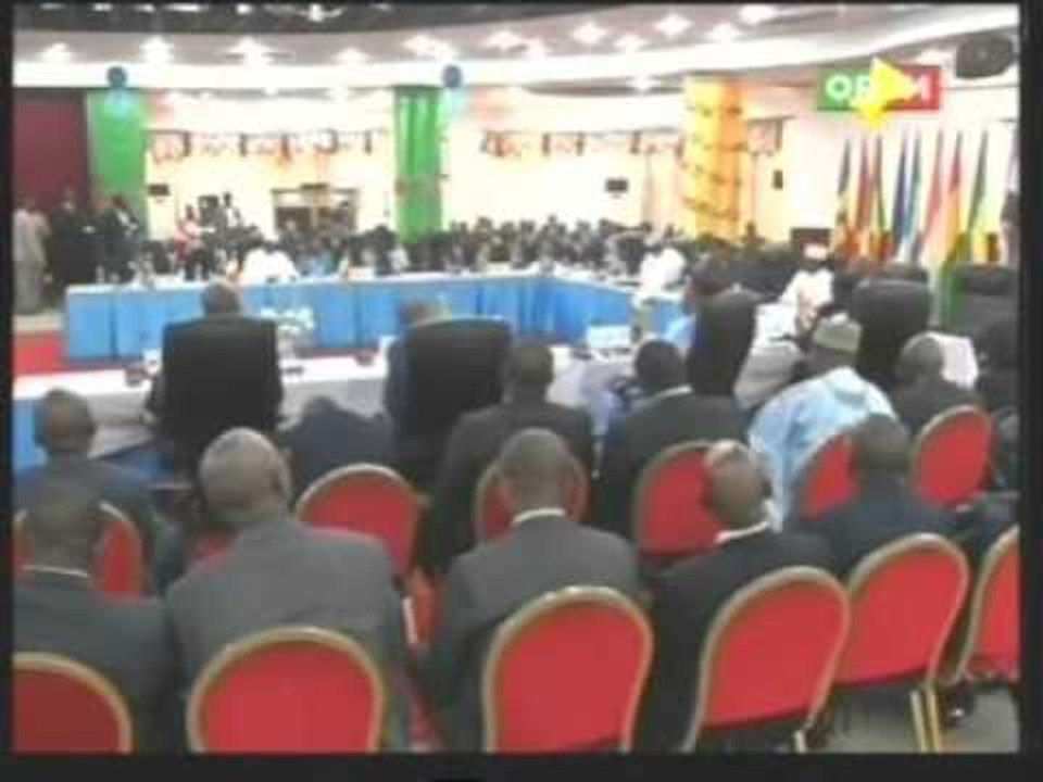 Passation du témoin entre YAYI Boni et Alassane OUATTARAau Sommet des Chefs d'Etat de l'UEMOA.