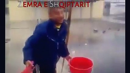 Ja Cka hjekin Burrat Shqiptar per 8 Mars.....