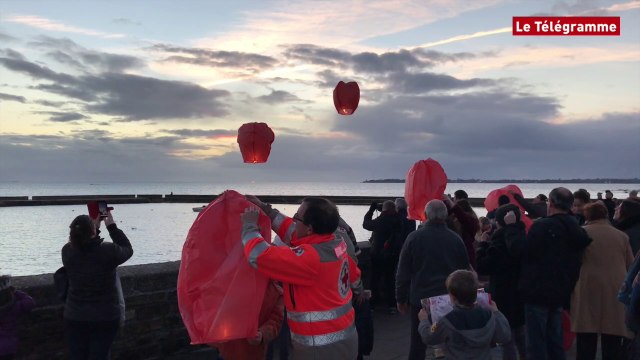Concarneau. Les lanternes célestes de la Croix-Rouge