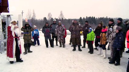 Ice fishing a Christmas tradition in Russia | World Stories