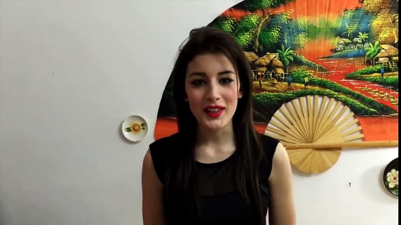 Video Divertenti - RAGAZZA BACIA UN CESSO PER 500 EURO - CosaFarestiPerSoldi