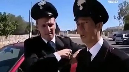 Tải video: Barzelletta Carabinieri UN POSTO DI BLOCCO DIVERTENTISSIMO