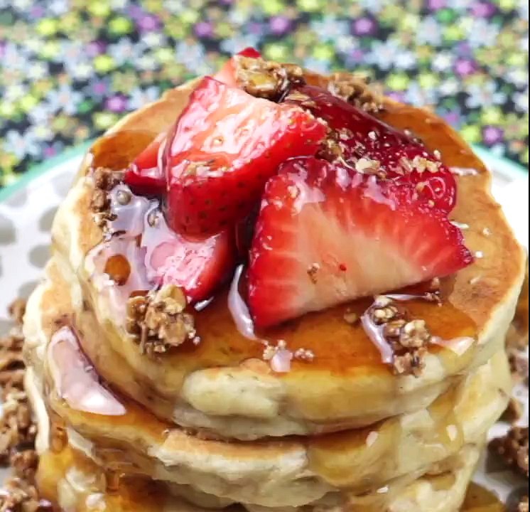 GO FAST GRANOLA PANCAKES