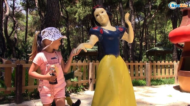 Ярослава и Кукла Штеффи отправляются в Зоопарк Анталии. Кормим Животных - Видео для детей Часть 1