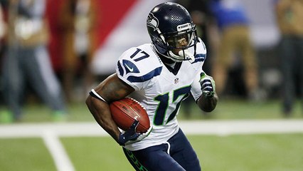 Devin Hester breaks free on 50-yard kickoff return