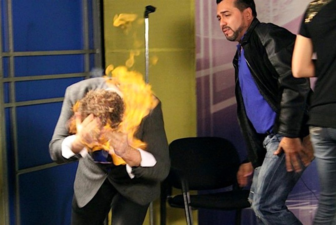 Cutting Hairs With Fire - Fire Haircut Talent Pakistani Barber