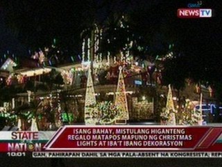 Isang bahay, mistulang higanteng regalo matapos mapuno ng Christmas lights at iba't ibang dekorasyon