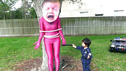 Police Baby Stolen Lunch! w/ Crying baby, catwoman, pink spidergirl, spiderman, frozen els