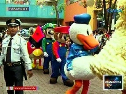 Saksi: Iba't ibang mascot, pumarada sa isang mall sa Pasay