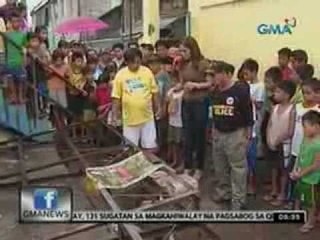 24 Oras: Batang babae, patay matapos mabagsakan ng bubong ng abandonadong waiting shed