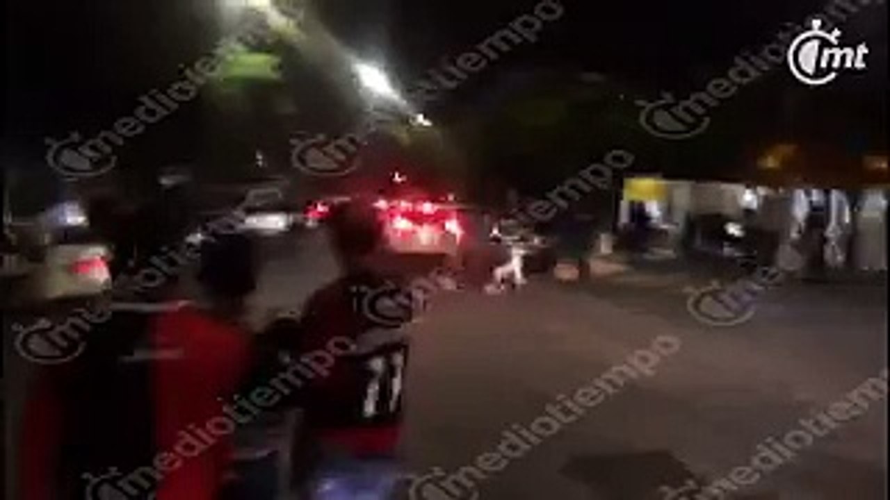 Se enfrentan barras, roban a reportero ¿y las autoridades?