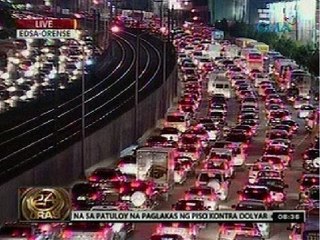 24 Oras: Daloy ng trapiko sa EDSA, pinalalala ng lubak-lubak na kalsada