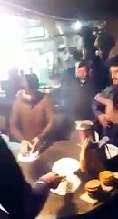 Public catches a police officer in Peshawar who was trying to get the food for free.