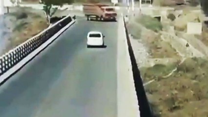 Un chauffeur poids-lourds perd le controle de son véhicule