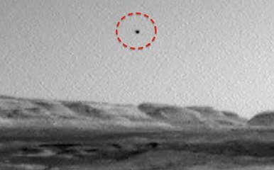 MAN-MADE DRONE OR ALIEN UFO CAPTURED IN IMAGE FROM MARS?