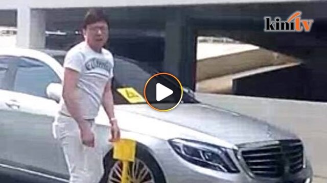 Berang tayar dikunci, pemilik kereta Mercedes pukul pengawal keselamatan