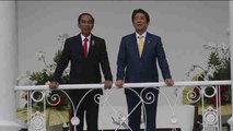 El primer ministro japonés llega a Indonesia acompañado de empresarios