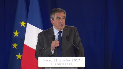 "Réduire l'immigration légale au strict minimum" - François Fillon