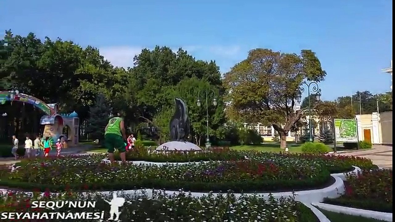 Kharkiv Gezilecek Yerler - Gorky Park Girişi