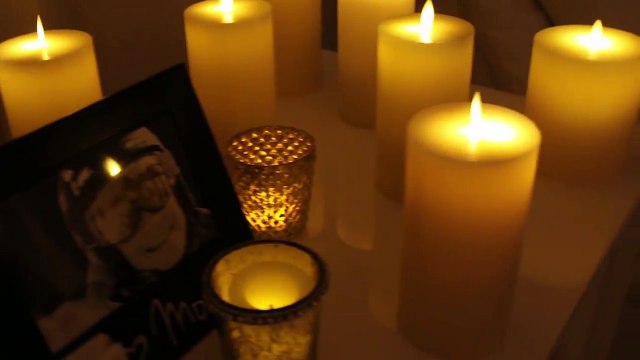 Un an après le décès de René Angélil, Céline Dion en larmes se met en scène dans une vidéo bouleversante