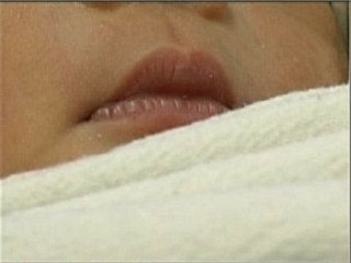 Inabandonang si Baby Indie, nagpapagaling sa pneumonia; mga gustong mag-ampon sa sanggol, dumarami