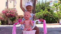 Беби Бон. Ярослава купается в море с Куклой. Видео для детей. Baby Born Doll Bath Time
