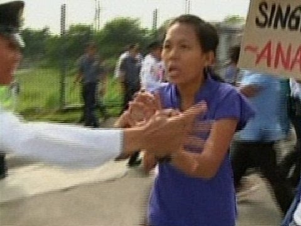 Mga militante at security guards, nagkagirian sa public consultation hingil sa water rate hike