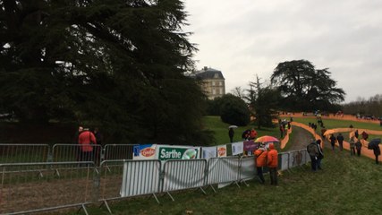 Un cyclo-cross dans des conditions difficiles à Sablé