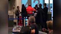 مسافرة غاضبة تصفع موظفة في المطار بعد أن فاتتها الطائرة