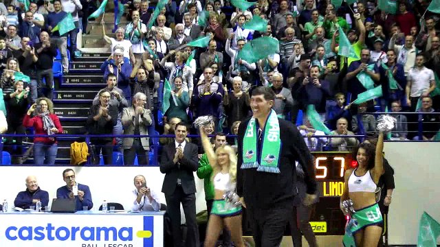 Gheorghe Gidza Muresan honoré lors du 100e Clasico Elan Béarnais - Limoges