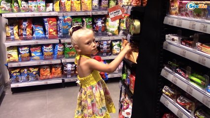 Ярослава и Штеффи Русалочка купаются на море. Шопинг - Турецкие Сладости. Doll Steffi Bath Time