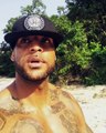 Booba se fait coursé par un éléphant pendant la Coupe d'Afrique des Nations