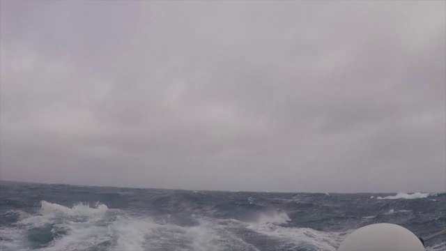 Salut Fabrice, chaud patate mais cool. Merci de me faire parvenir de super clic. Je suis à Davos (-10 degrés) te souhaite un vent plus modérer pour avoir de superbe surfer sur la vague du cap Horn. Kenavo a wechall