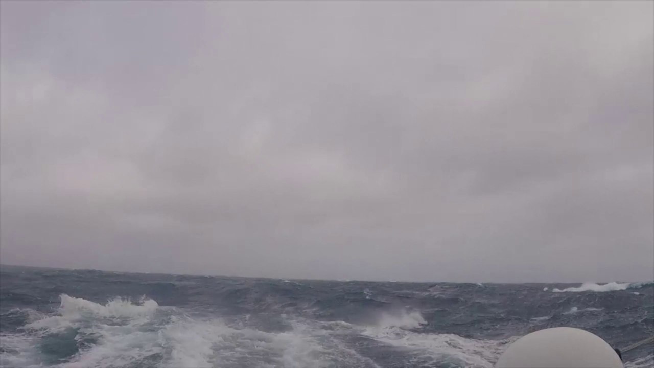 Salut Fabrice, chaud patate mais cool. Merci de me faire parvenir de super clic. Je suis à Davos (-10 degrés) te souhaite un vent plus modérer pour avoir de superbe surfer sur la vague du cap Horn. Kenavo  a wechall