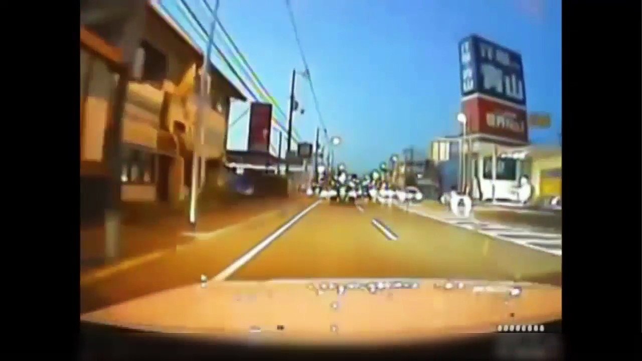 Accident de voiture mortel en direct - Caméra de surveillance [Sécurité] partie 23