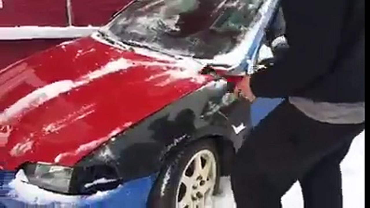 K20 Civic full trottle in front of Cop car & Police station lol