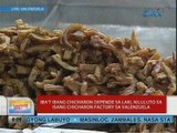 Iba't ibang chicharon depende sa laki, niluluto sa isang chicharon factory sa Valenzuala