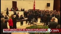 Les députés Turcs en viennent aux mains