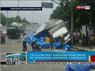 Truck na may kargang mga drum ng hydrogen peroxide, tumagilid sa Sampaloc, Maynila