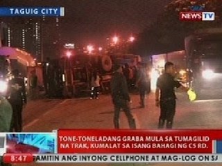 NTVL: Tone-toneladang graba mula sa tumagilid na trak, kumalat sa isang bahagi ng C5