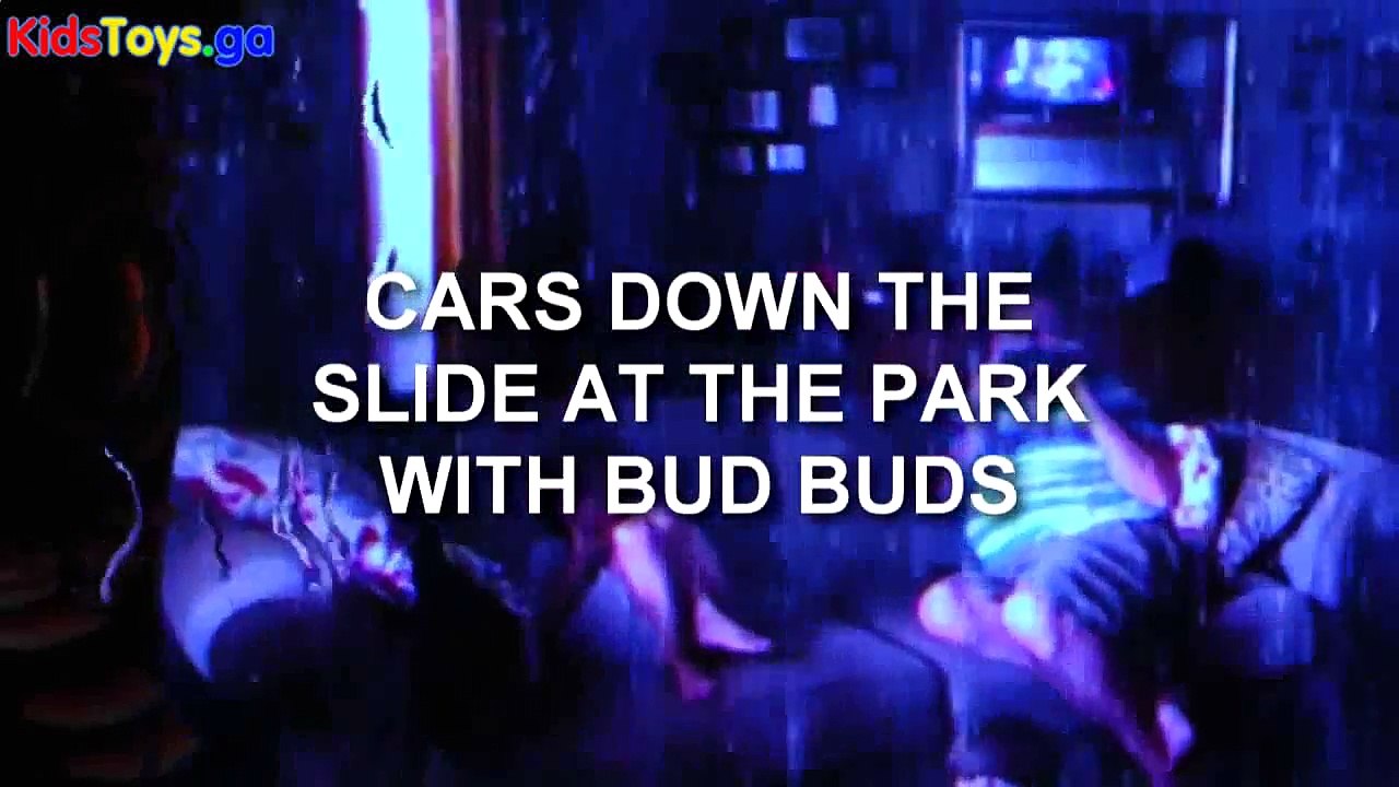 HOTWHEELS CARS DOWN SLIDE AT PARK Kids Playing - Imagination FUN - learn numbers kids toys