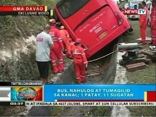 BP: Bus, nahulog at tumagilid sa kanal sa Davao City; 1 patay, 11 sugatan