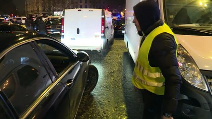 A Paris, les chauffeurs VTC mobilisés pour leurs salaires