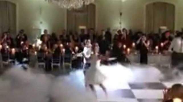 Ils ouvrent le bal de leur mariage sur Dirty Dancing, et c'est magique !